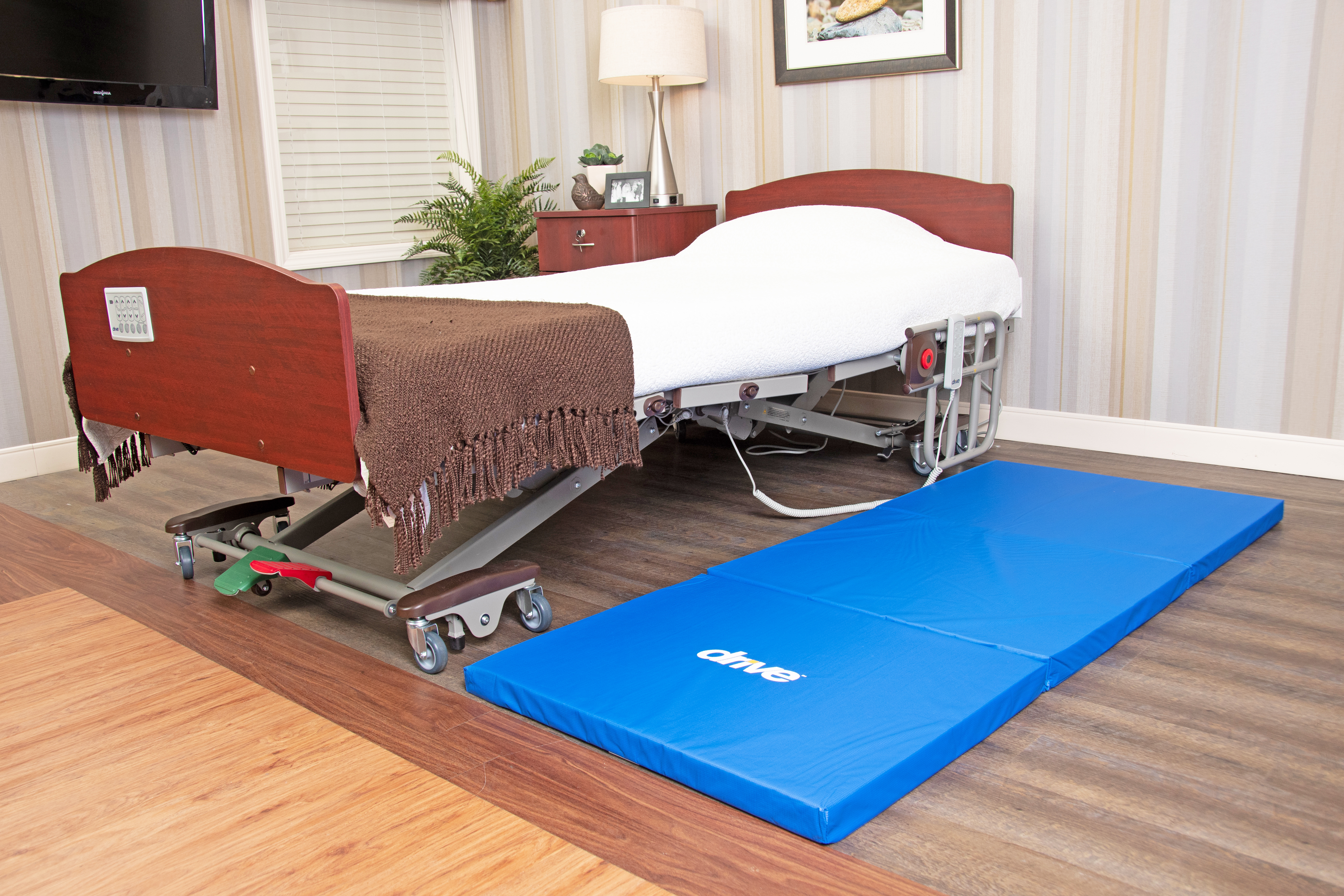 Long Term Care Fully Adjustable Trendelenburg Low Bed